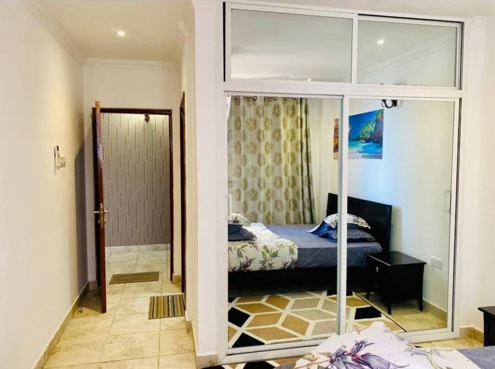 Queen Rentals - Studio Apartments Masaki view 3
