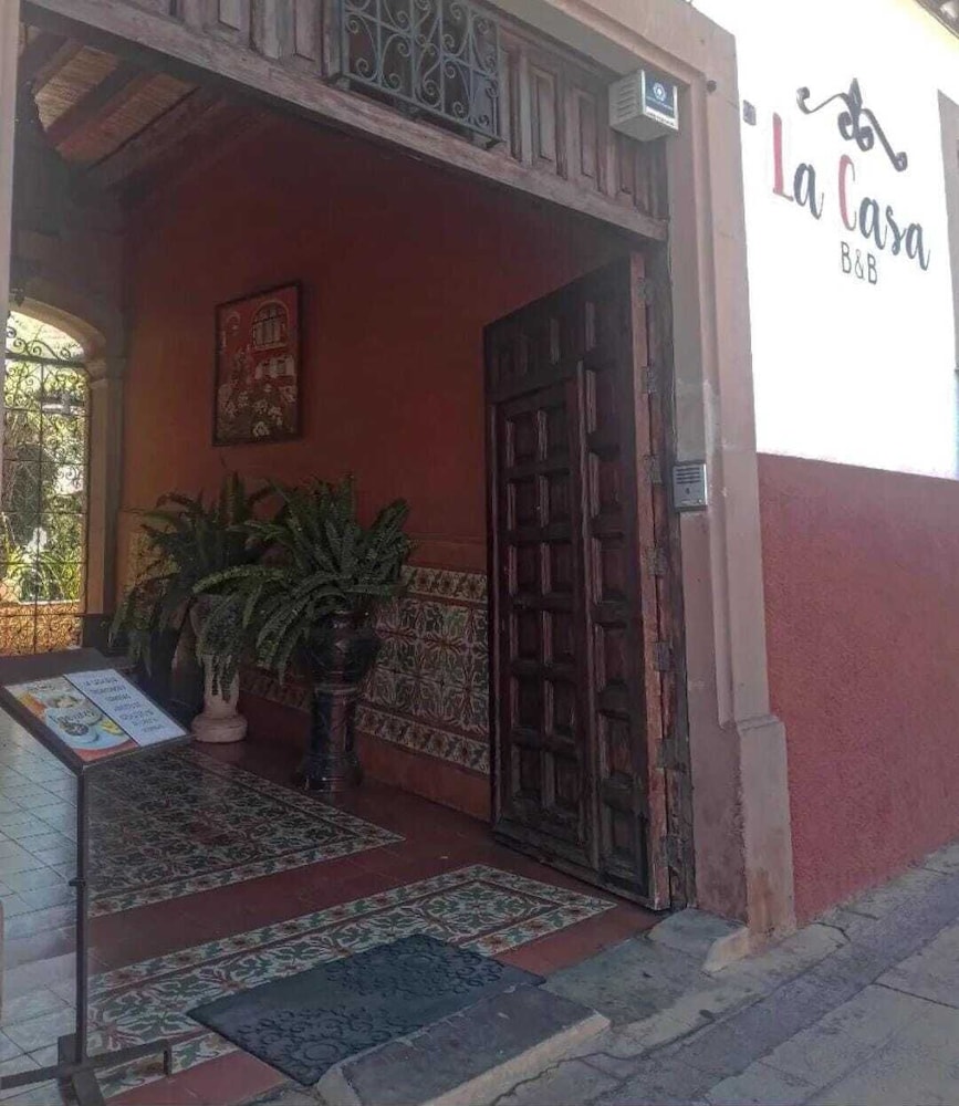 LA CASA B & B