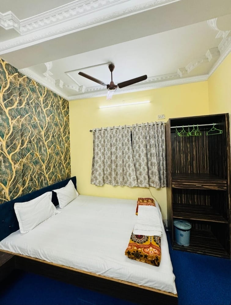 RR GUEST HOUSE