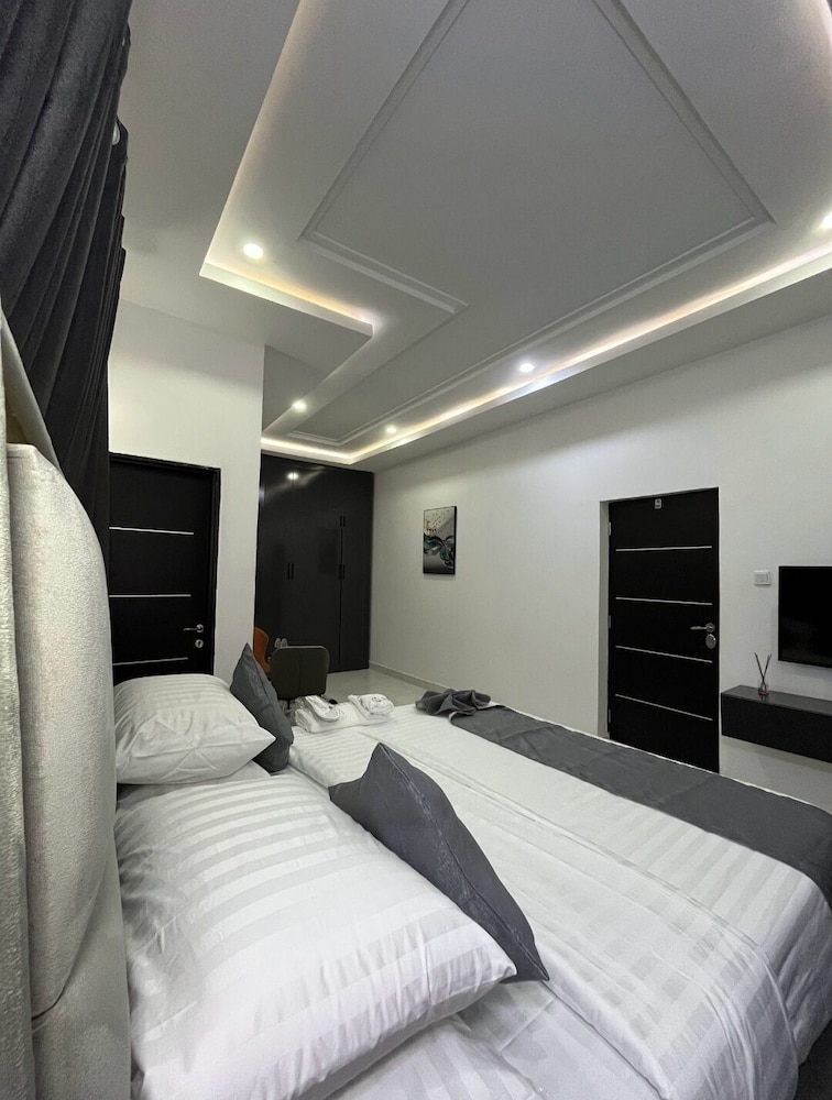 R-Oak Hotels and Apartments