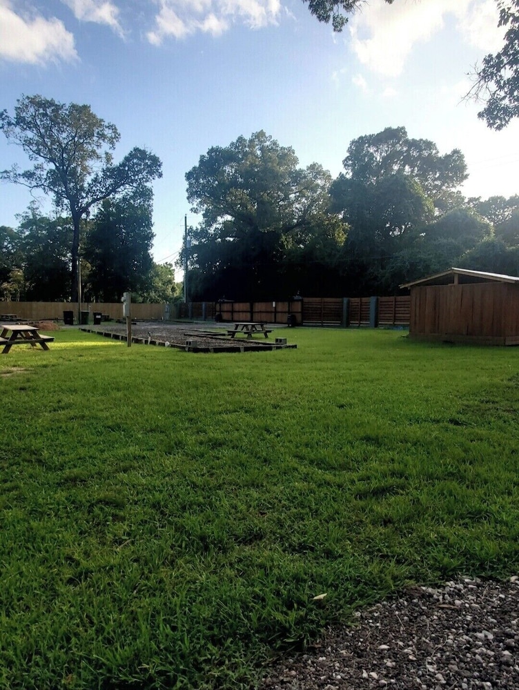 Serene Pinehurst Camper - Sleeps 2 - Pet Friendly