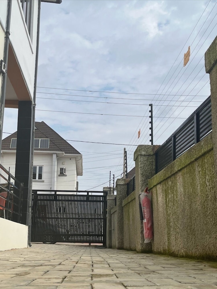 R-Oak Hotels and Apartments