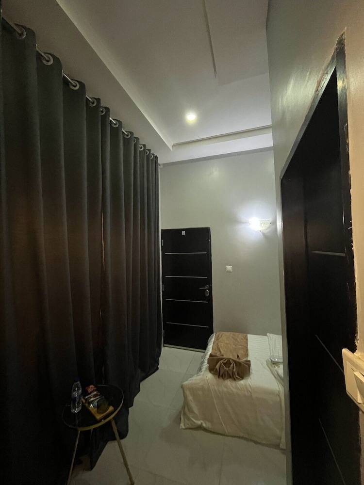 R-Oak Hotels and Apartments