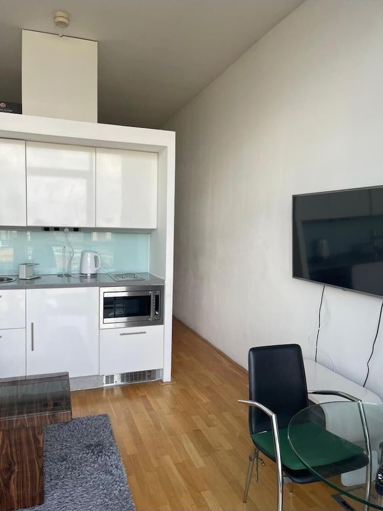 Salford Serenity Apartment Near Clippers Quay
