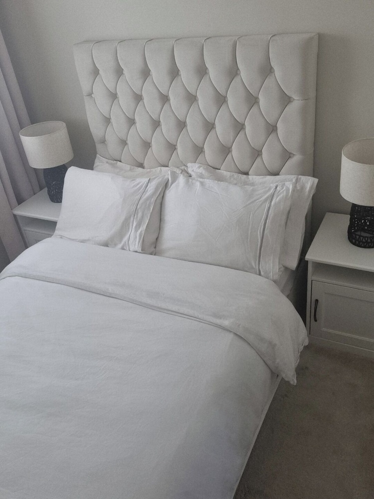 3 Bedroom, Sleeps 6, Free Parking