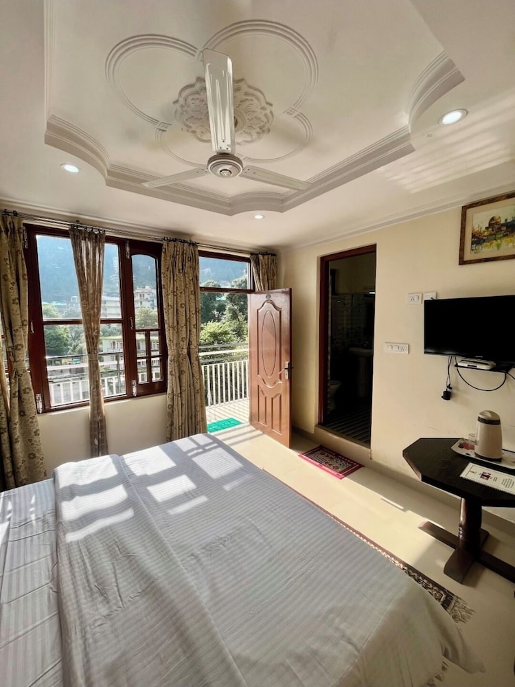Hotel Anuj Regency