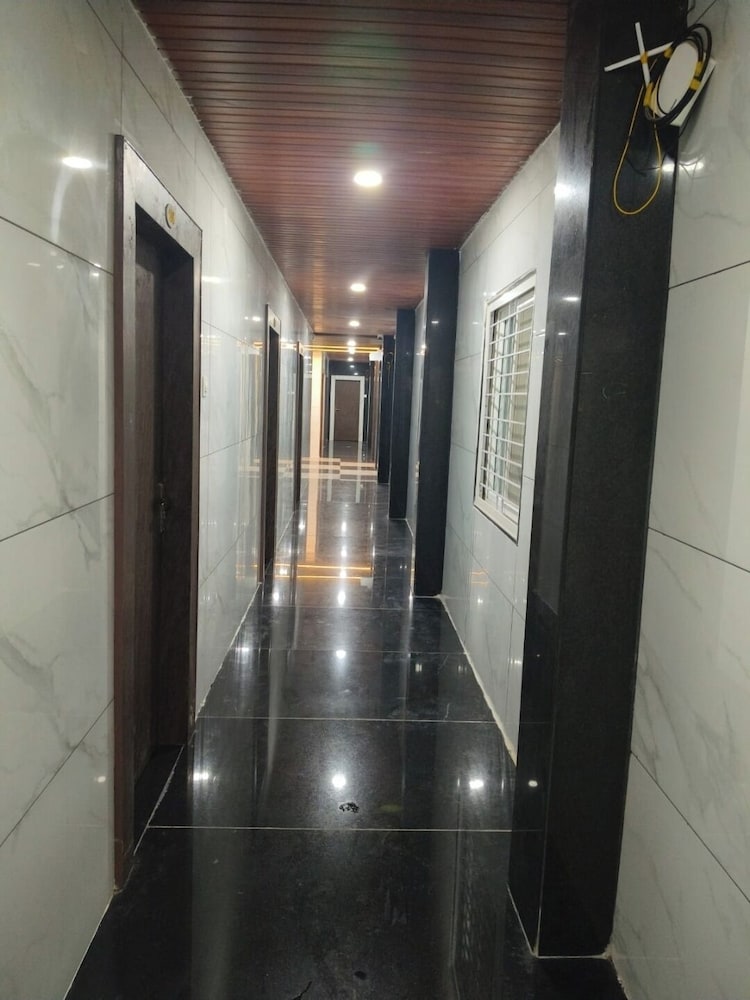 Hotel NVR Grand