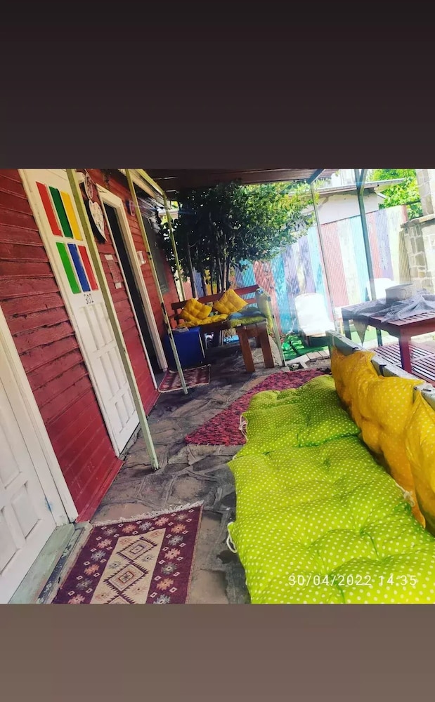 Side Tuana Garden Home
