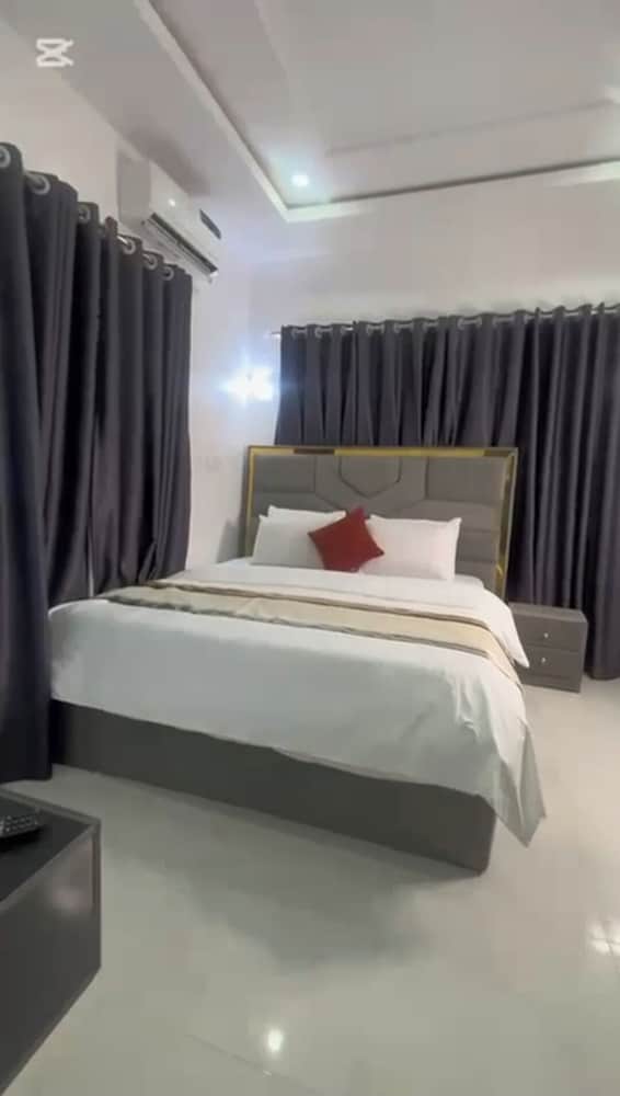 R-Oak Hotels and Apartments