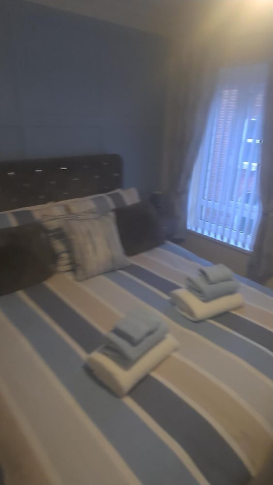 Annie's House a Modern 1 bed House in Derry City view 2