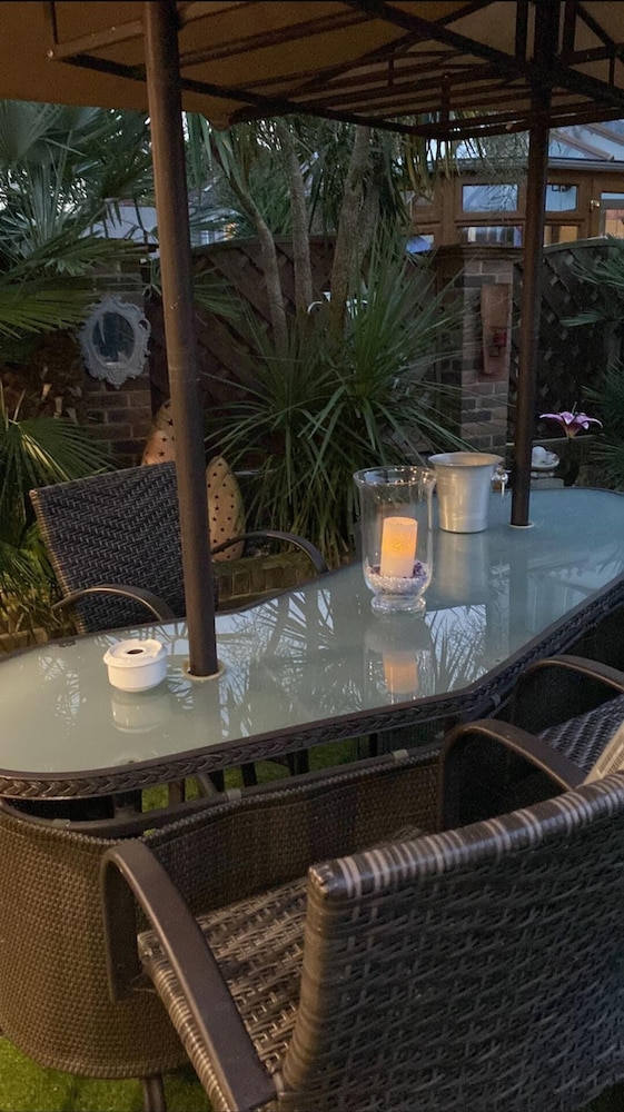 Oakwood Cabin Retreat in Bexleyheath