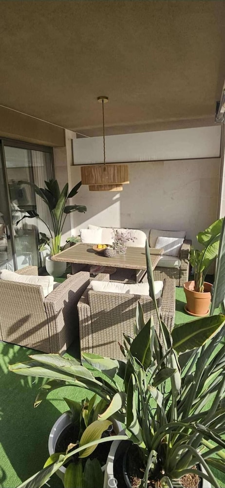 2 Bedrooms - Private Rooftop and Pool - Parking