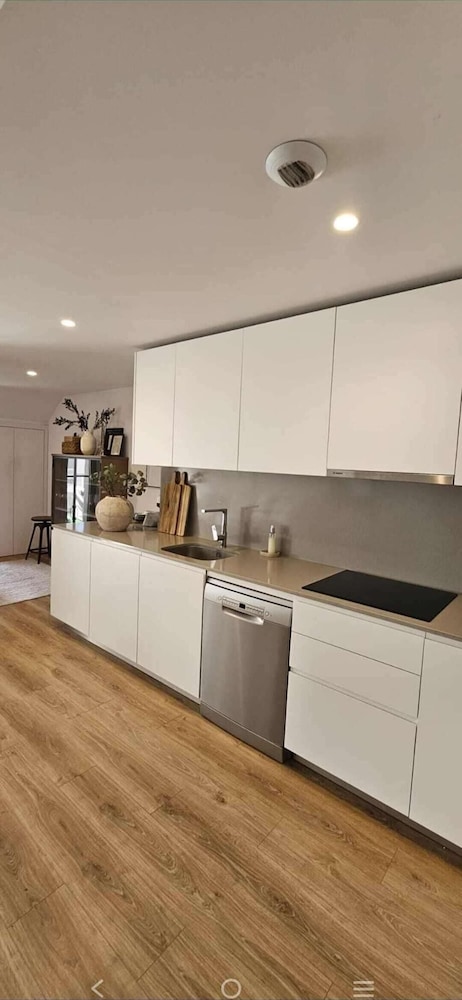 2 Bedrooms - Private Rooftop and Pool - Parking