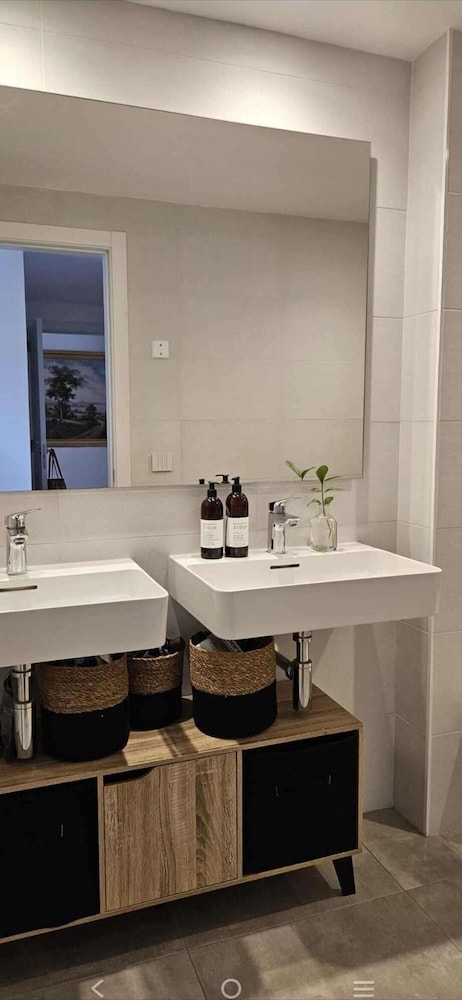 2 Bedrooms - Private Rooftop and Pool - Parking