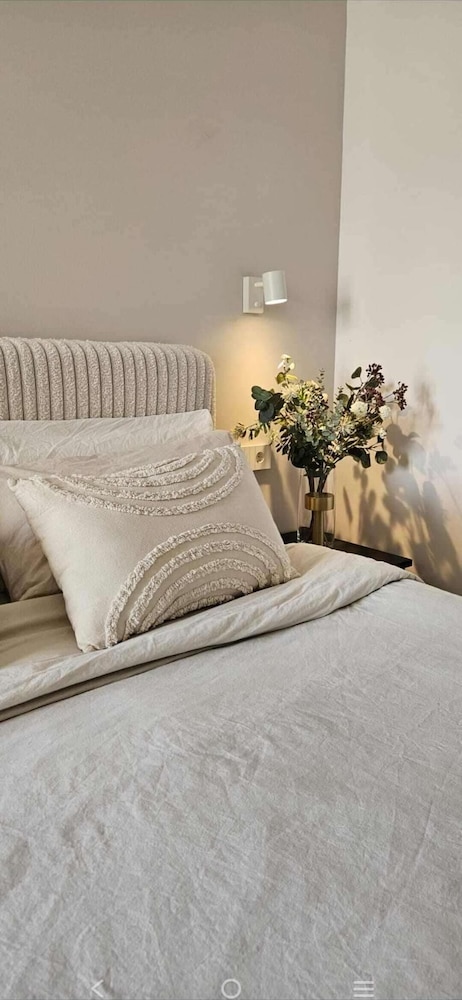 2 Bedrooms - Private Rooftop and Pool - Parking