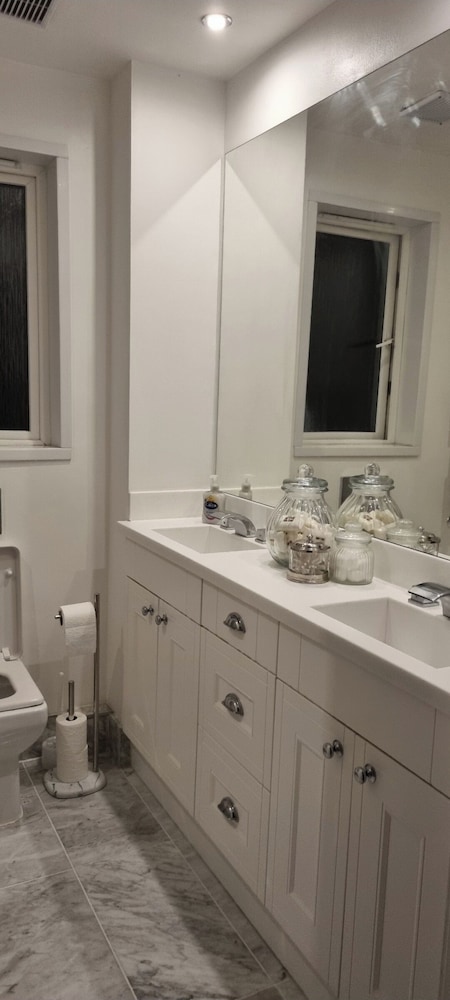3 Bedroom, Sleeps 6, Free Parking