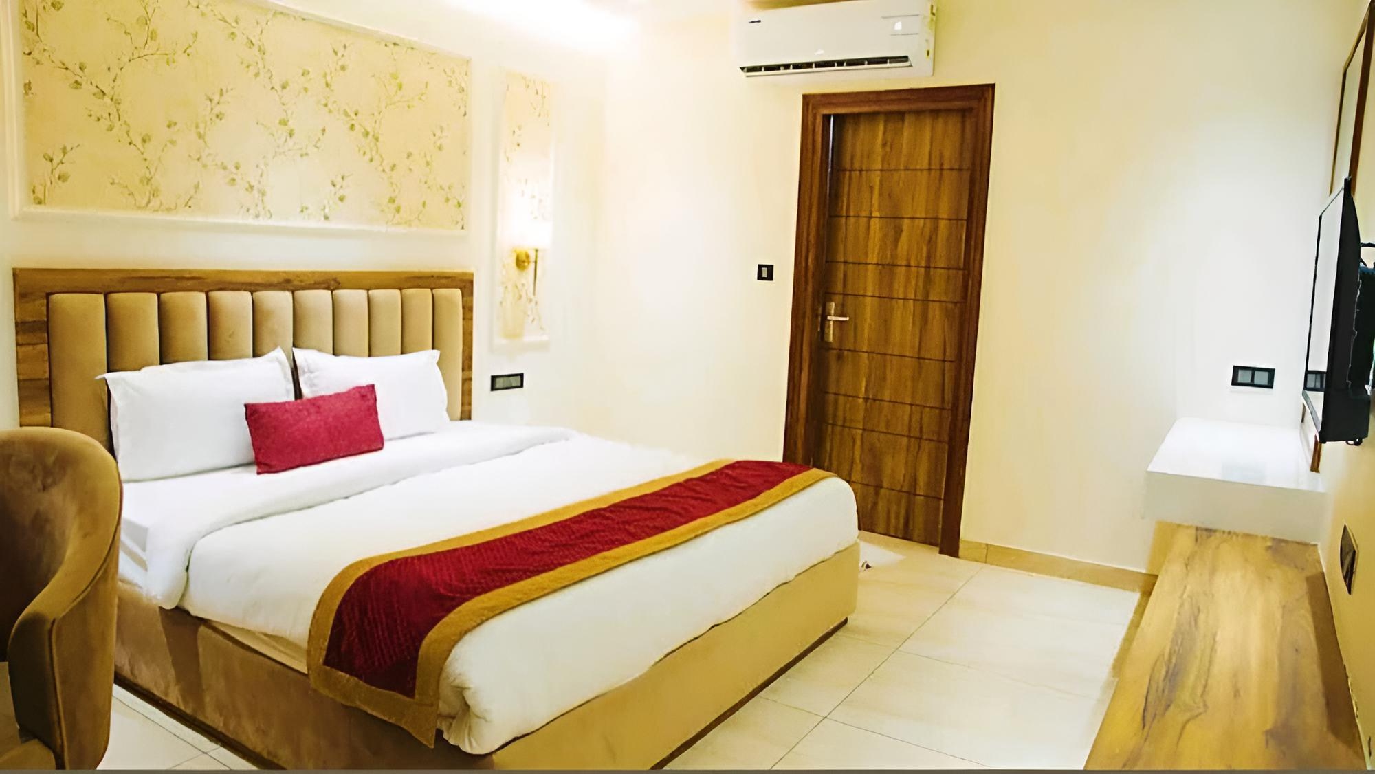 Hotel White Rock Sector 68  Sohna Road view 4