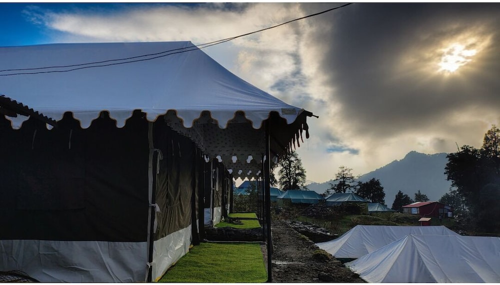 RIVER SIDE CAMP CHOPTA