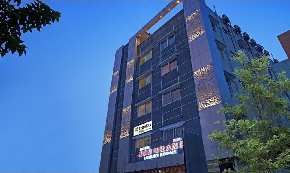 HOTEL JSN GRAND