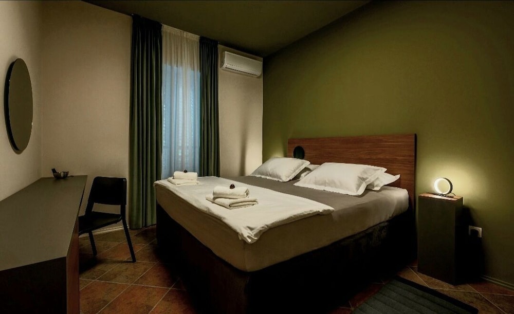 Green, Deluxe Two Bedroom Suite