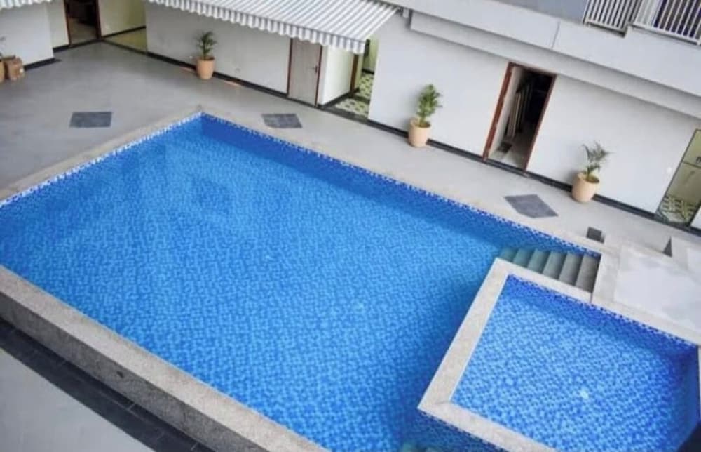 OnlyStay Peace Pavillion