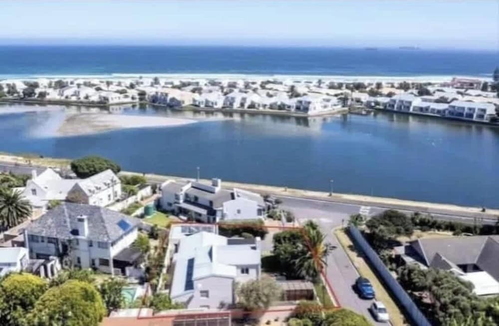 Flamingo Villa at Beach - Pool - Luxury - Solar Back Up