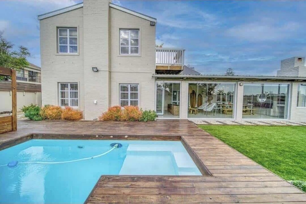 Flamingo Villa at Beach - Pool - Luxury - Solar Back Up