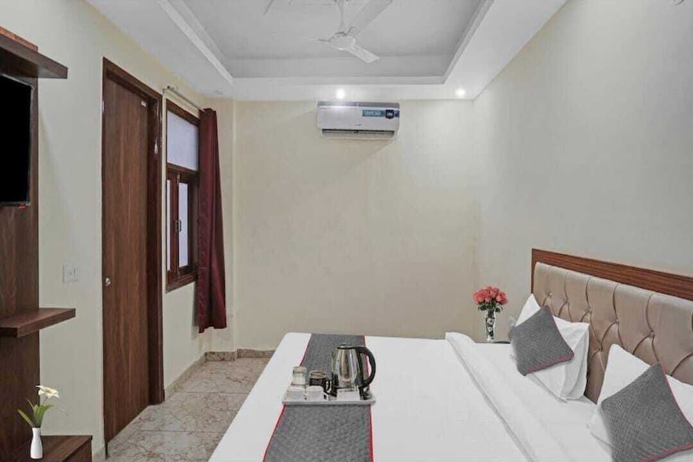 Hotel The Anvi Residency Sector 132