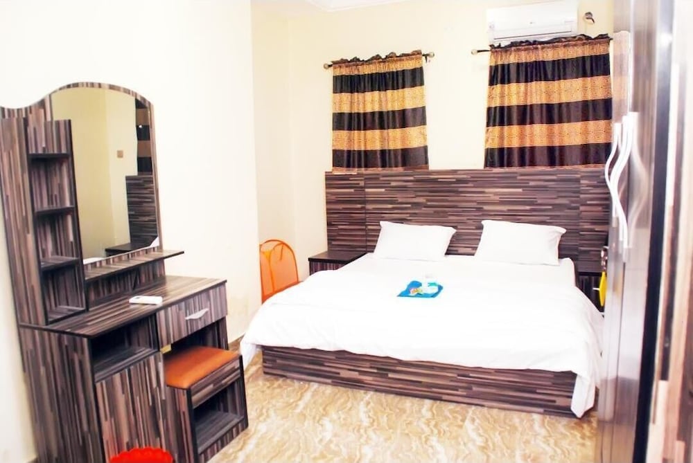 Immaculate 2-bed Apartment in Idimu view 2