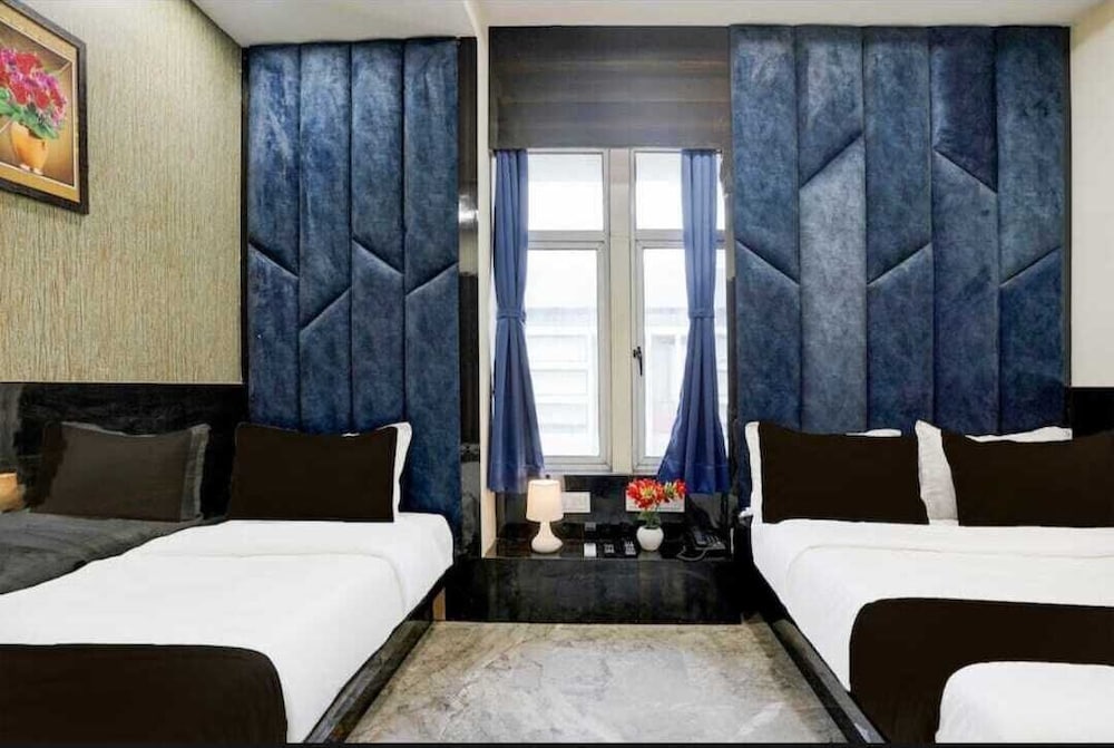 HOTEL SHUBHAM INN THALTEJ