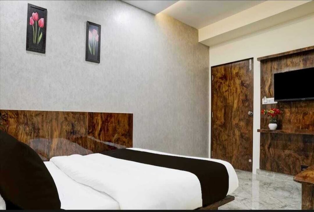 HOTEL SHUBHAM INN THALTEJ