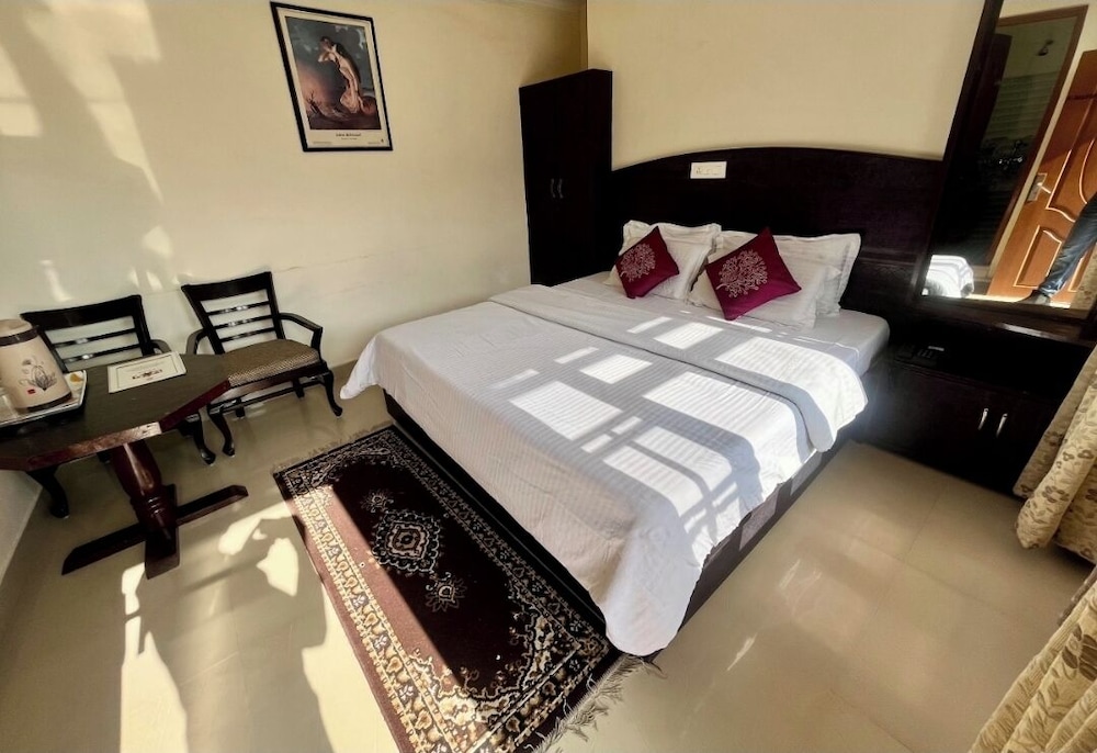 Hotel Anuj Regency