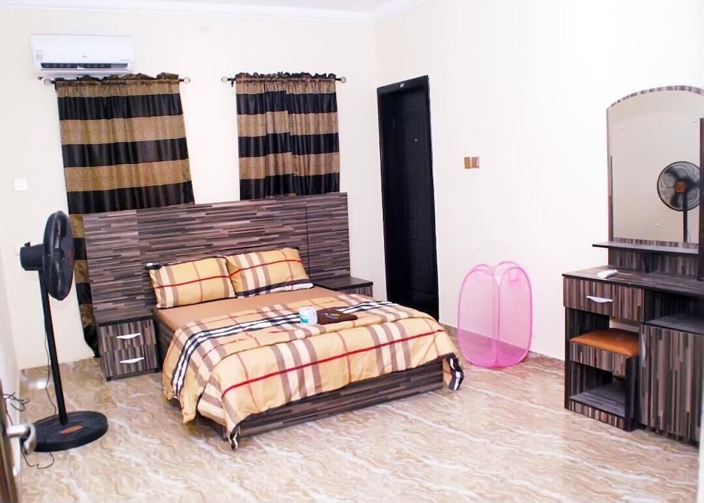 Immaculate 2-bed Apartment in Idimu view 3