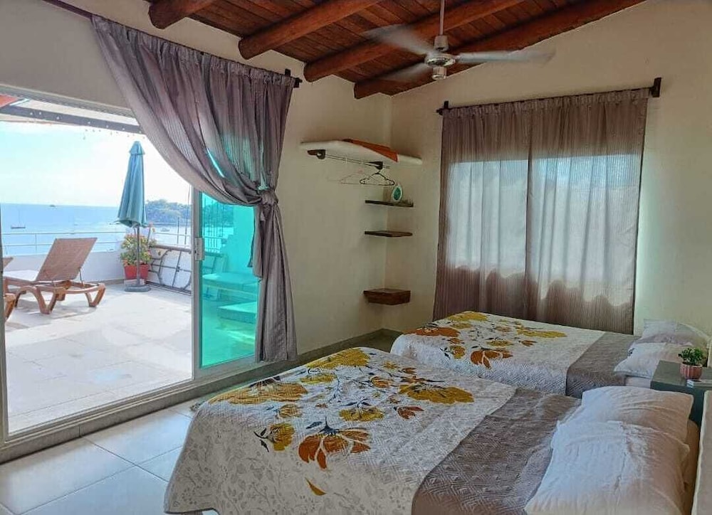 casa adriana zihuatanejo