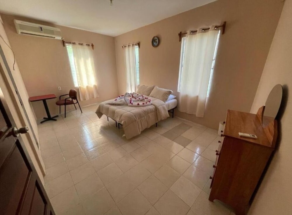 Belize Vacations - Arnold's Guest House - Property Image 4