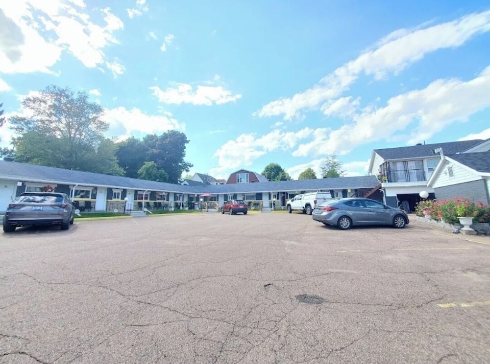 Hillside Inn Pembroke