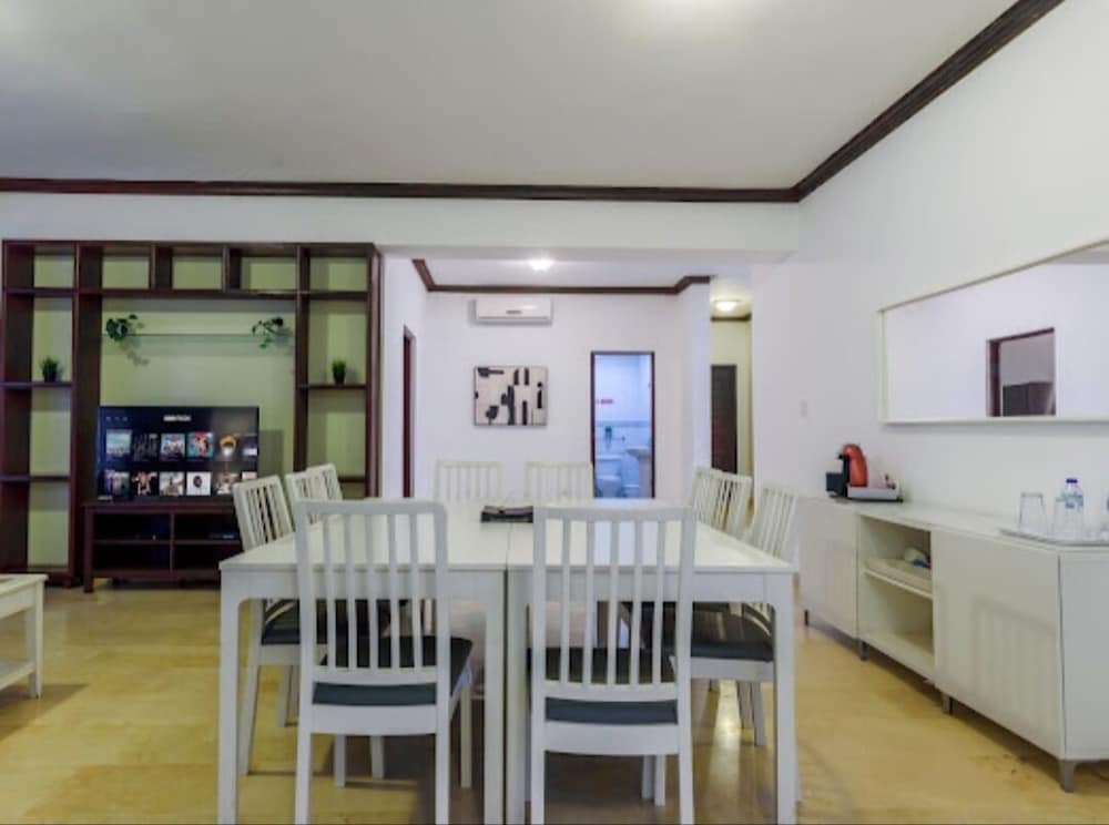 Apartment in Piantini Sleeps 12