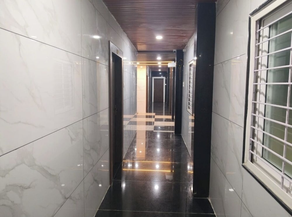 Hotel NVR Grand