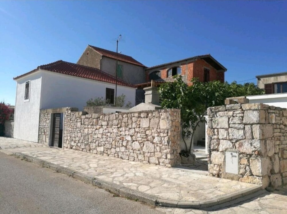 Stunning 2-bed House in Jezera With Sea Views