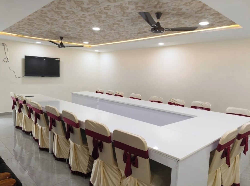 Hotel NVR Grand