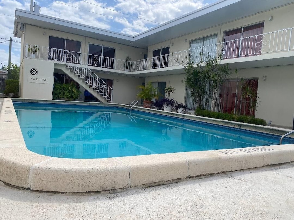 Queens Lodge Motel