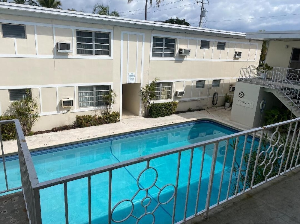Queens Lodge Motel