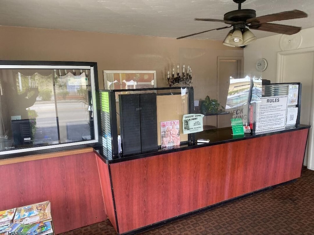 Queens Lodge Motel