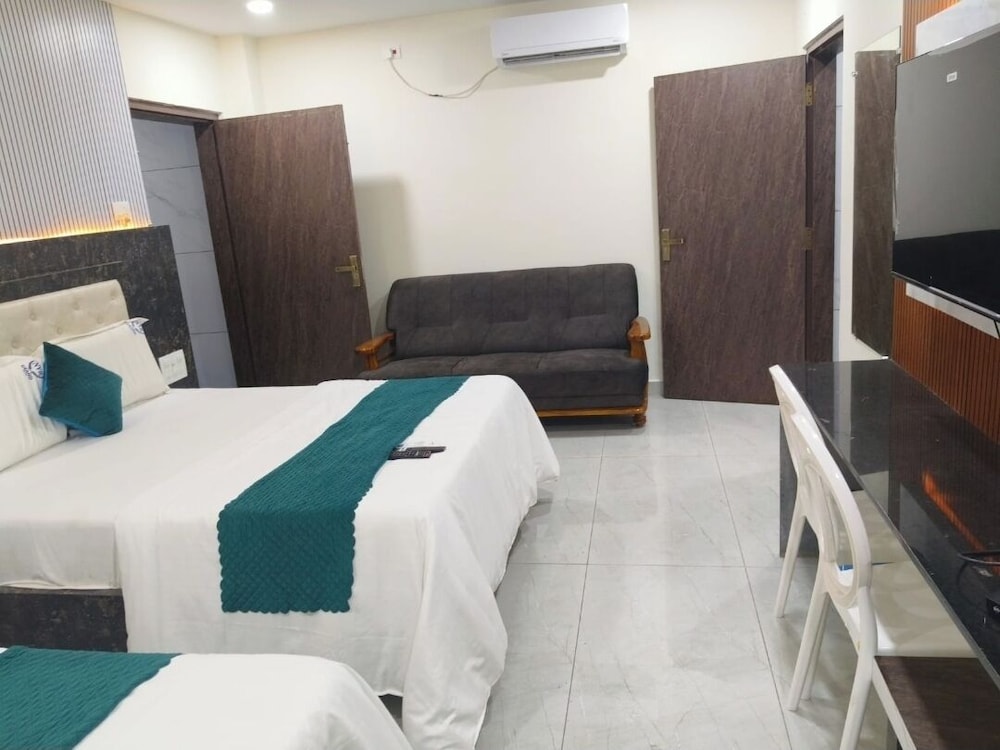 Hotel NVR Grand