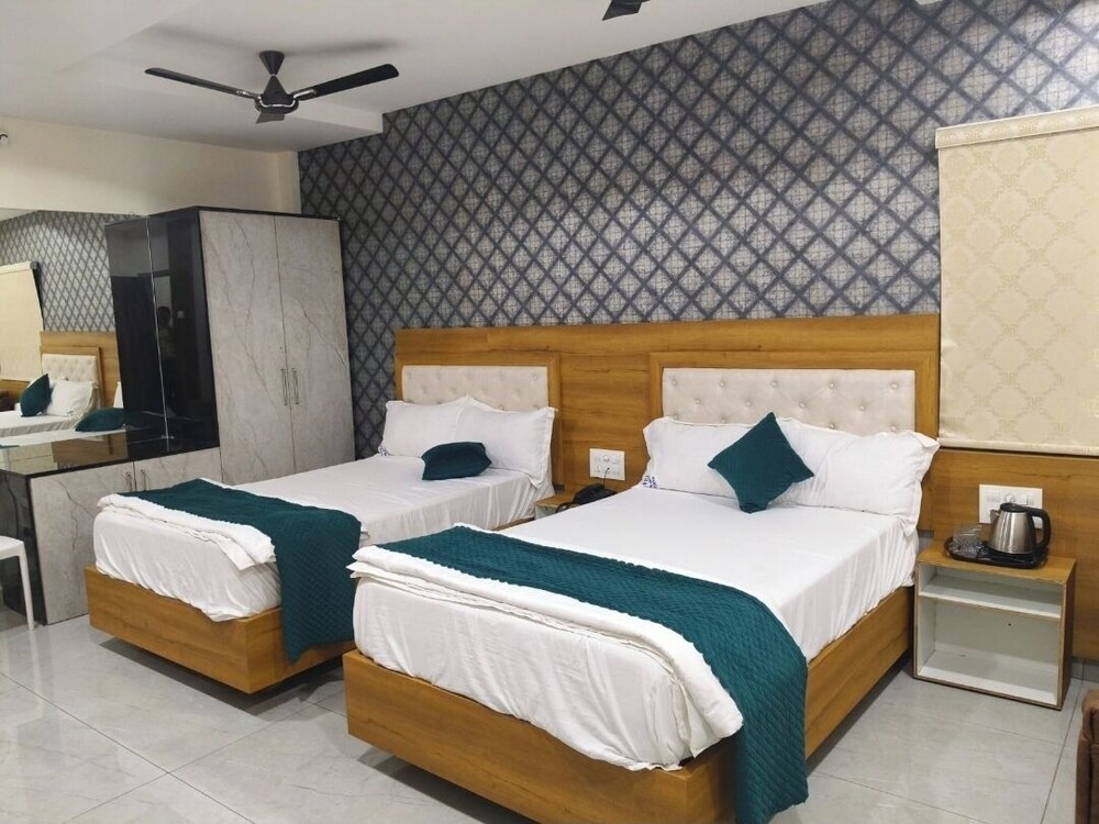 Hotel NVR Grand