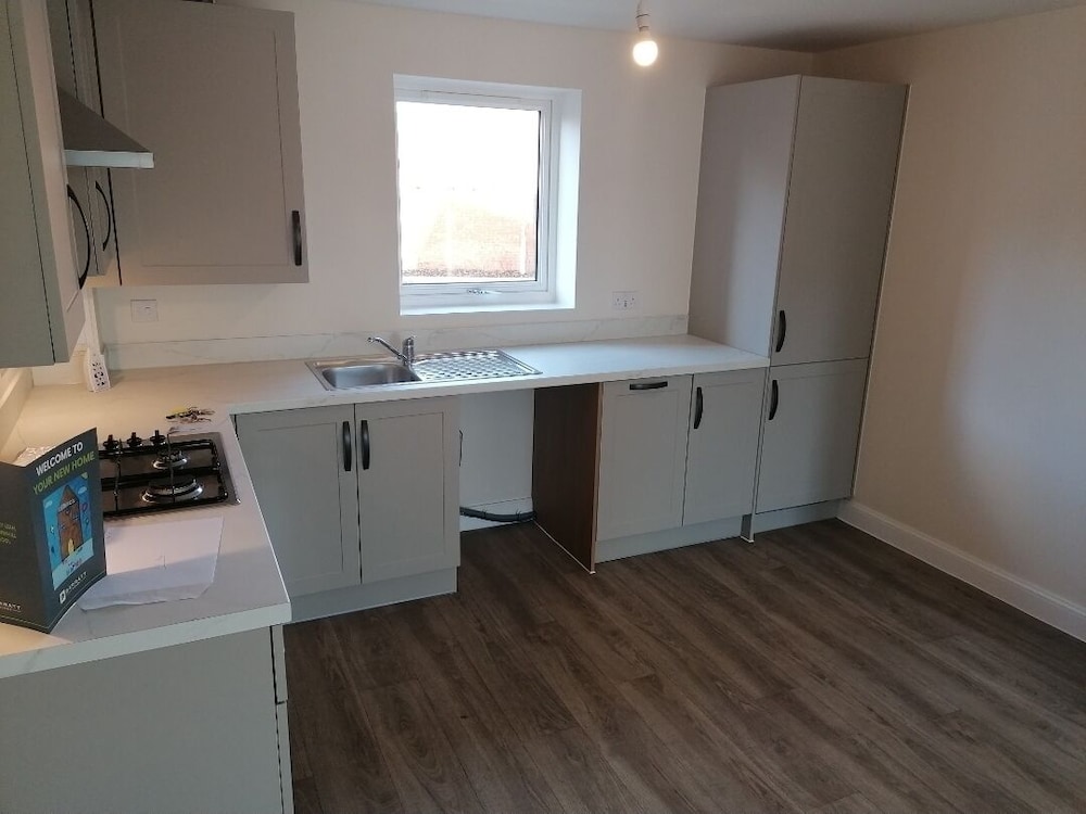 Remarkable 1-bed Apartment in Luton view 3