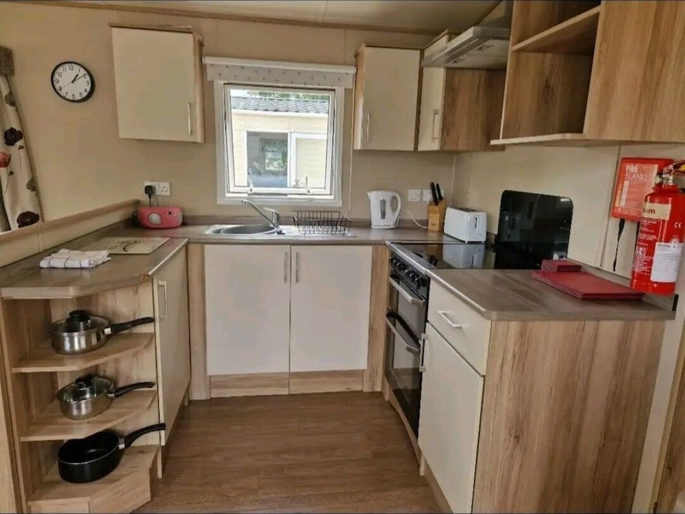 Lovely 3-bed Home in Rookley on the Isle of Wight view 5