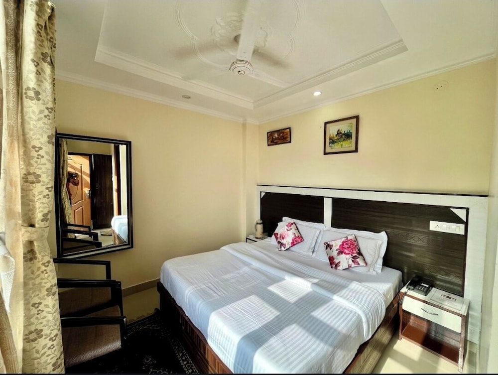 Hotel Anuj Regency