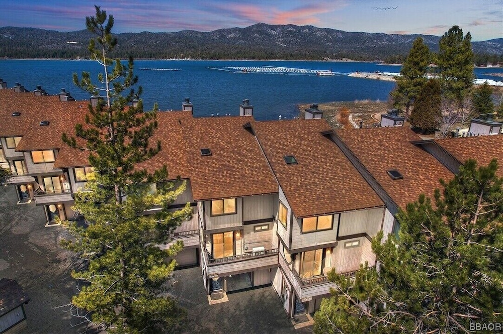 Lakehouse Retreat