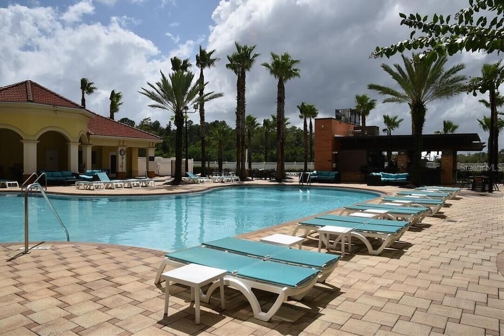 Premier Resort Condos Near Universal